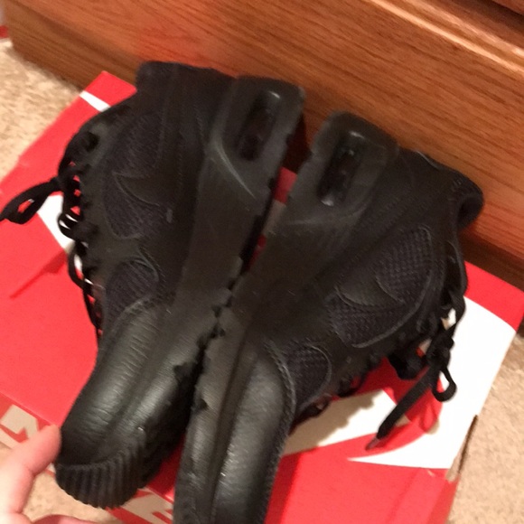 NWT NIKE AIR MAX SC 5Y 5 YOUTH BLACK ATHLETIC SHOES TENNIS BOYS FITS WOMEN 6 - Picture 6 of 11